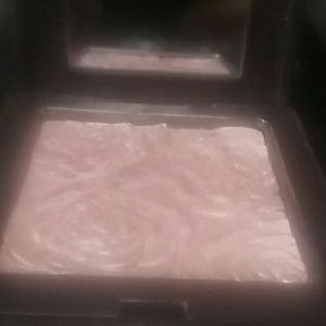 Laura Mercier face illuminator